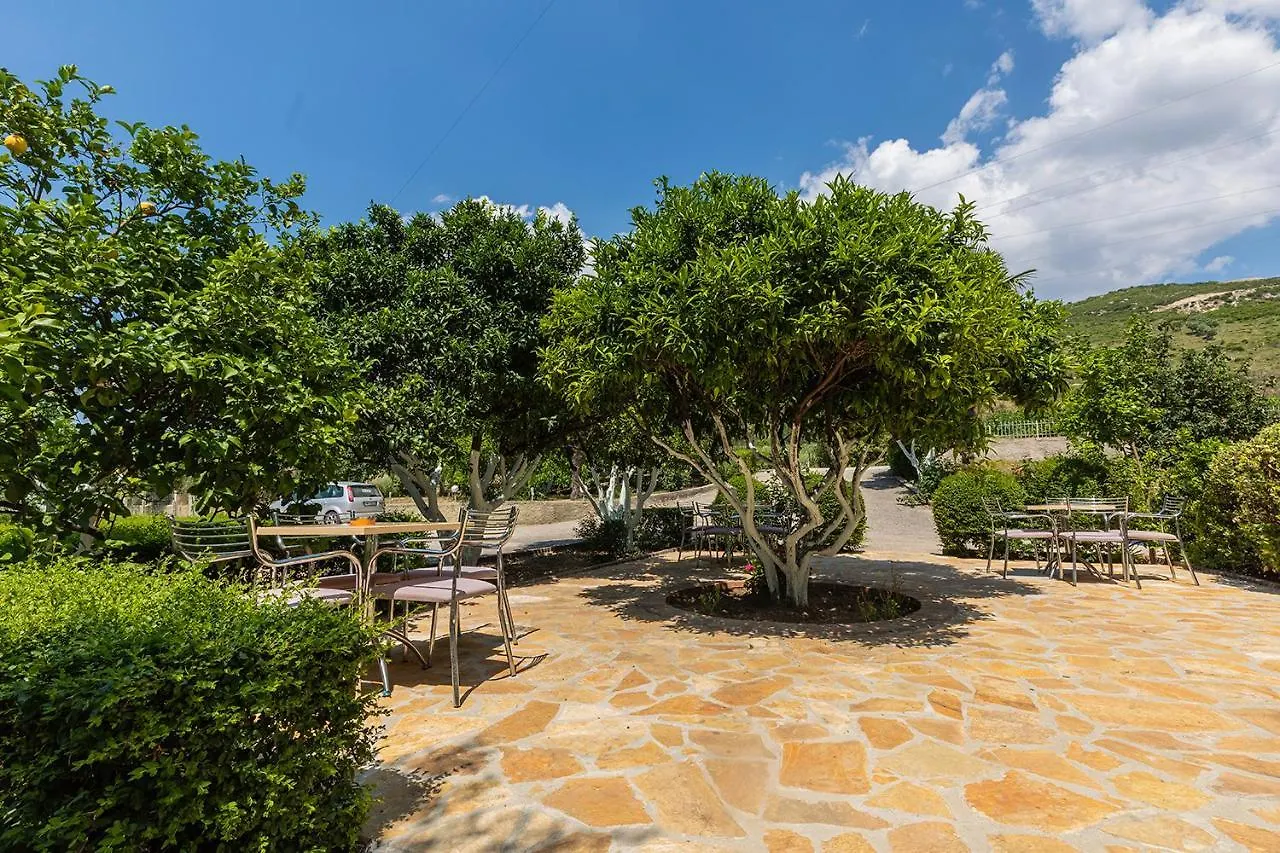 בית הארחה Radhimë Hotel Dini