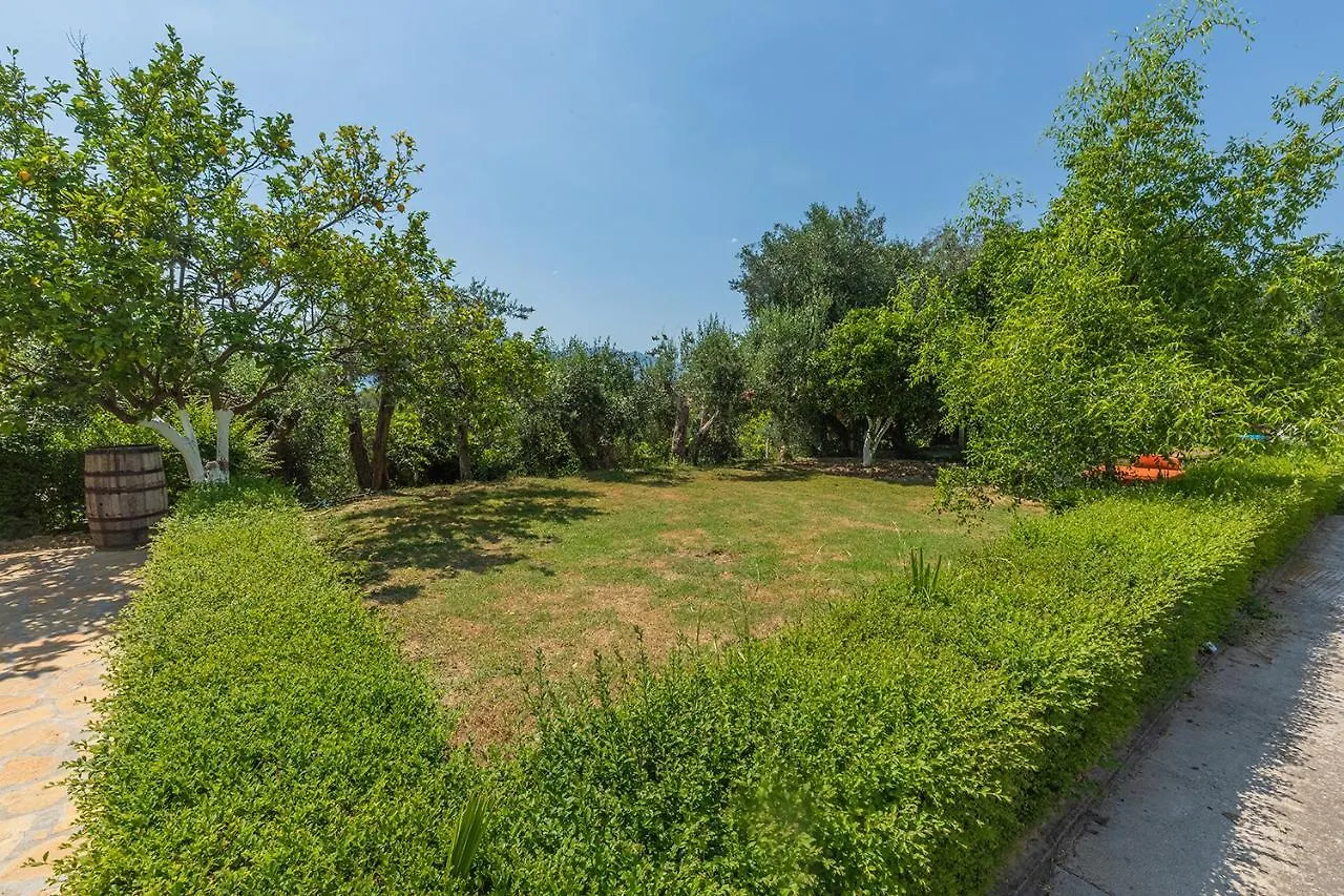 Hotel Dini Radhimë Albania