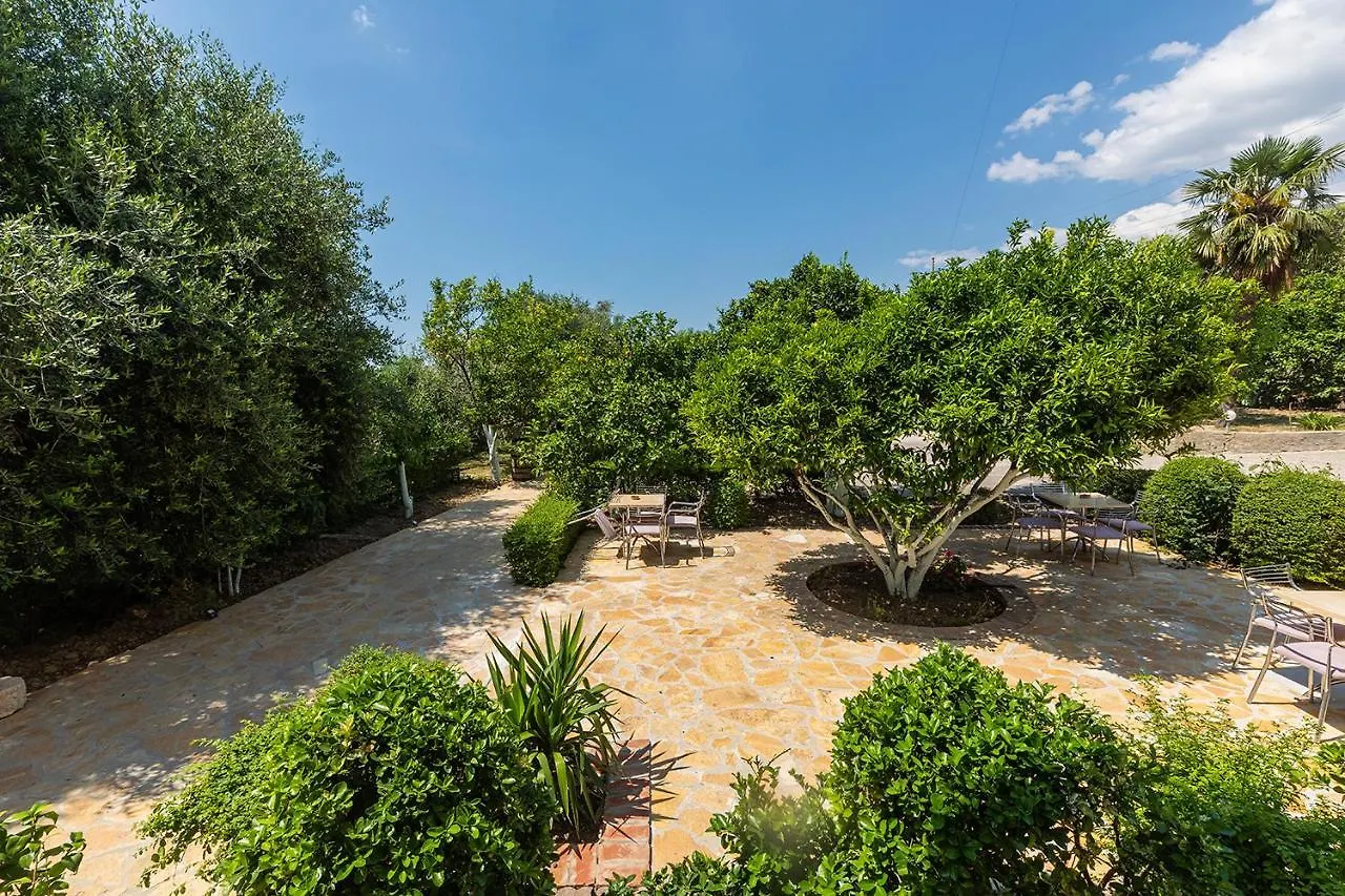 בית הארחה Radhimë Hotel Dini
