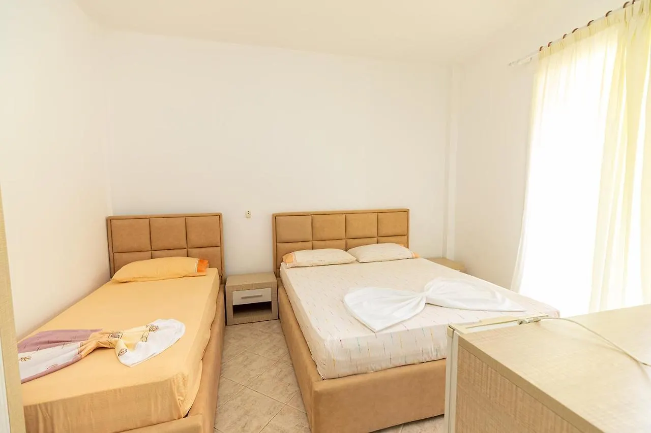Hotel Dini Radhimë 게스트하우스