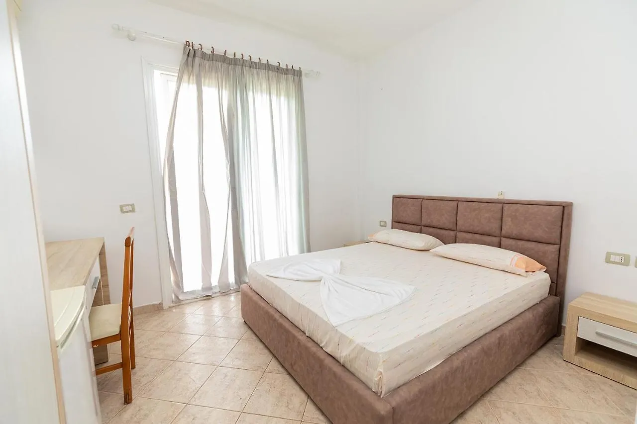 Hotel Dini Radhimë 게스트하우스