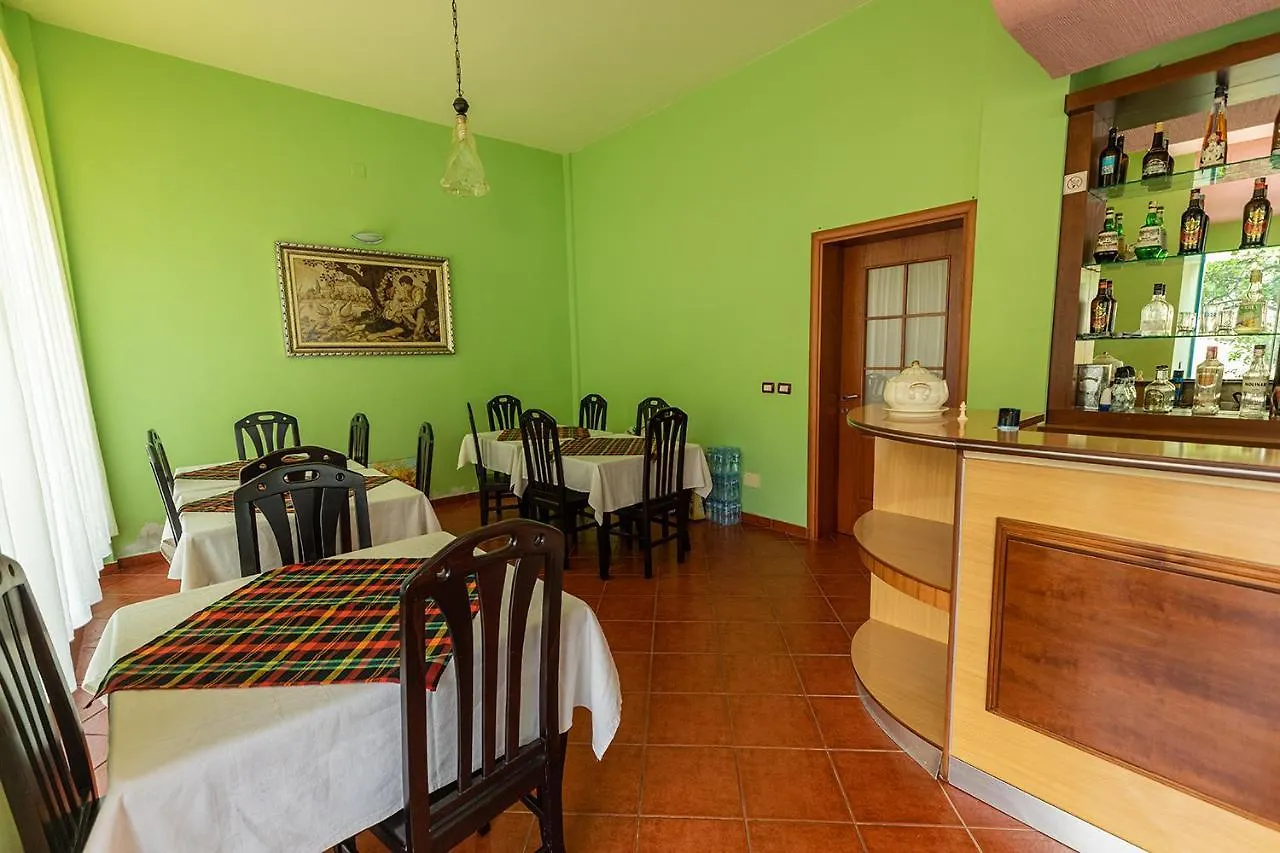בית הארחה Radhimë Hotel Dini