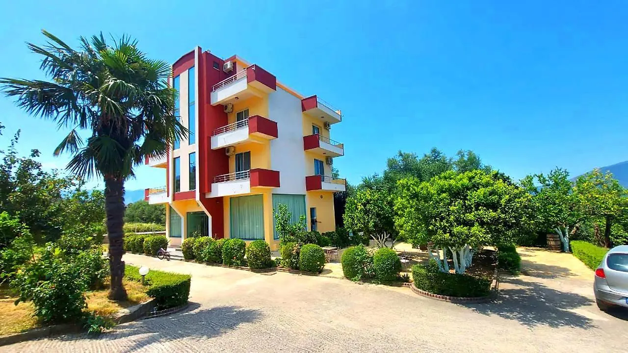 Hotel Dini Radhimë 0*,