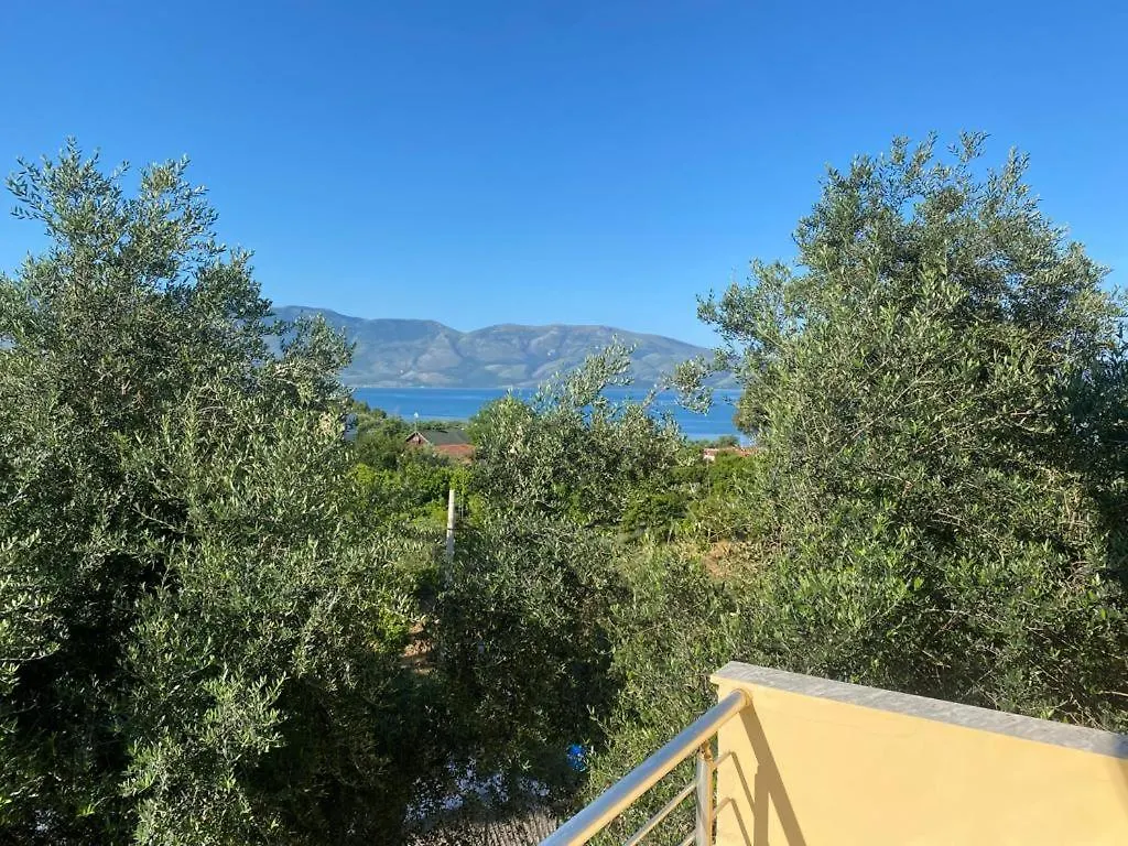Radhimë Hotel Dini בית הארחה