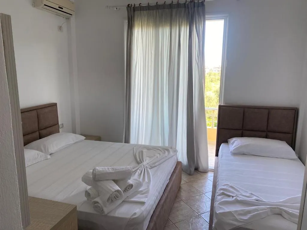 Hotel Dini Radhimë 게스트하우스