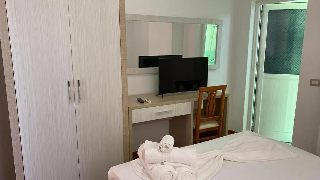 Affittacamere Hotel Dini Radhimë Albania
