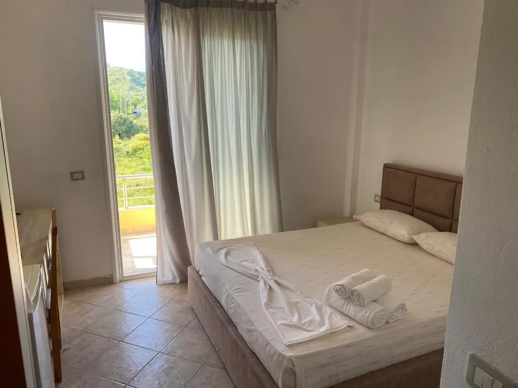 Hotel Dini Radhimë 0*,  알바니아