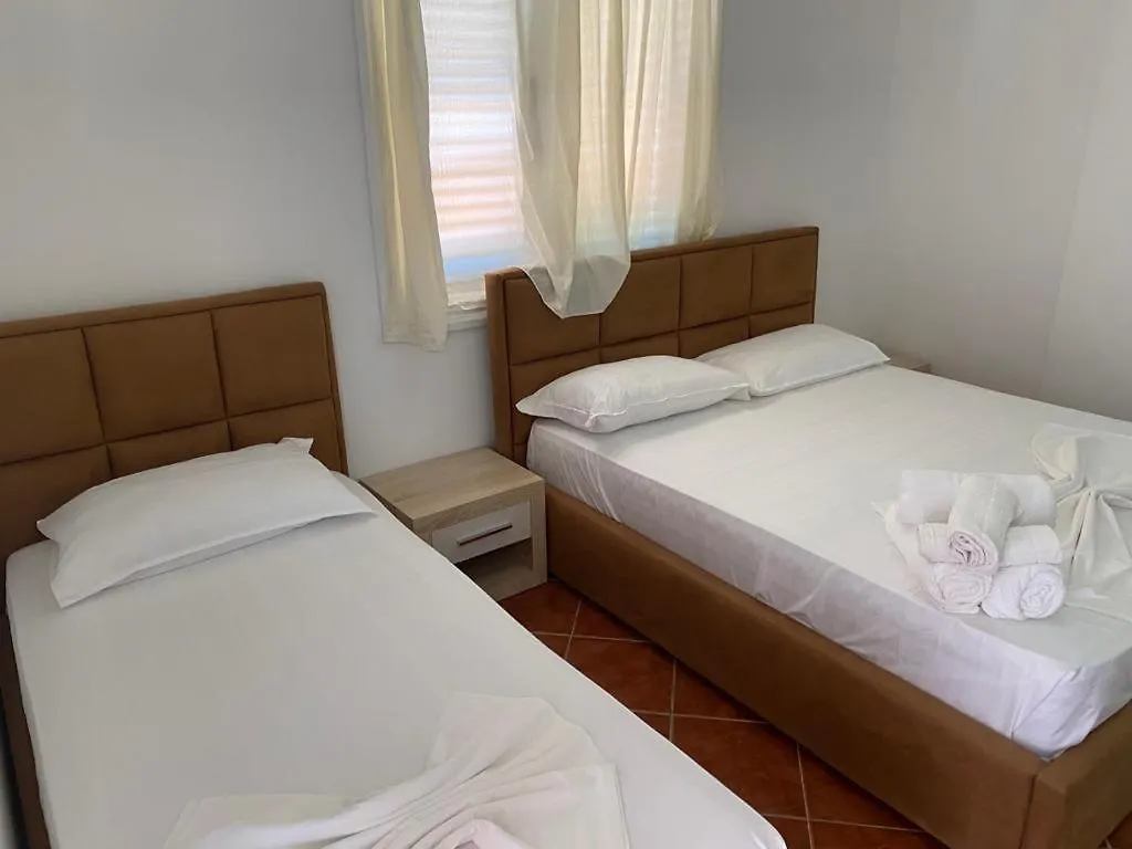 בית הארחה Radhimë Hotel Dini