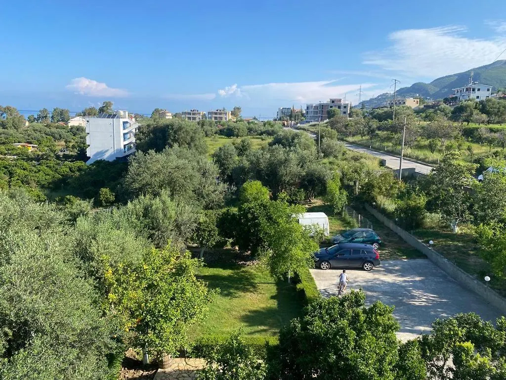 Radhimë Hotel Dini 0*,
