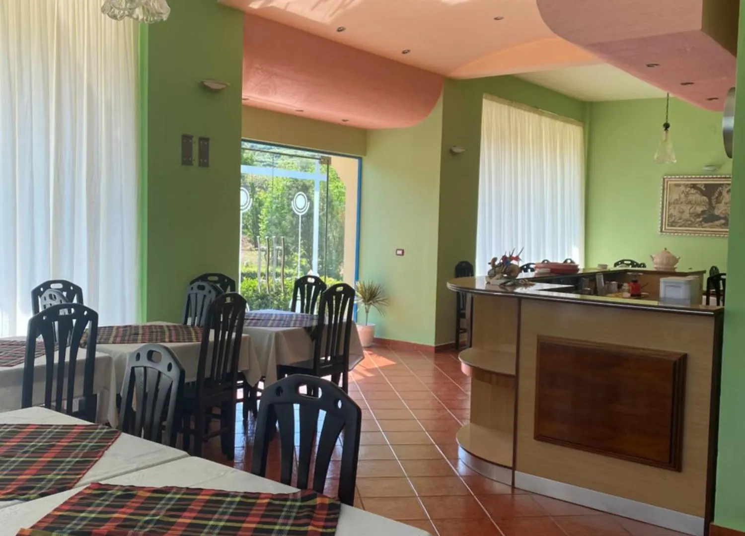 Radhimë Hotel Dini 0*,  אלבניה