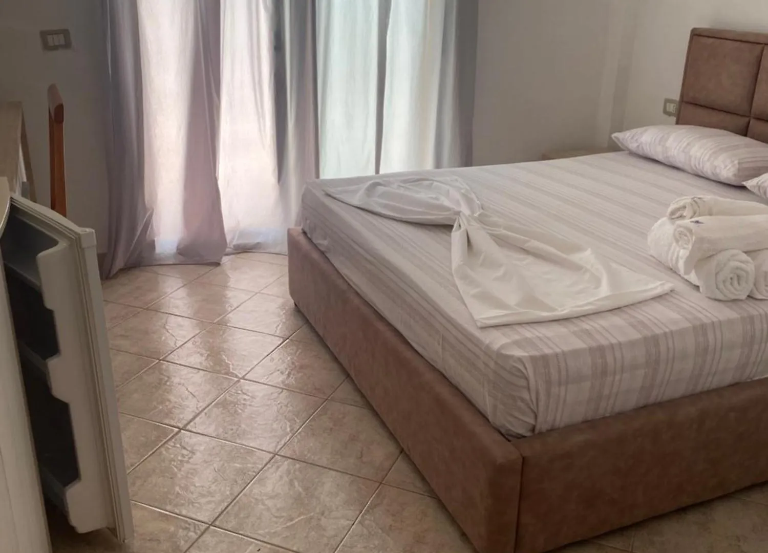 Hotel Dini Radhimë 0*,