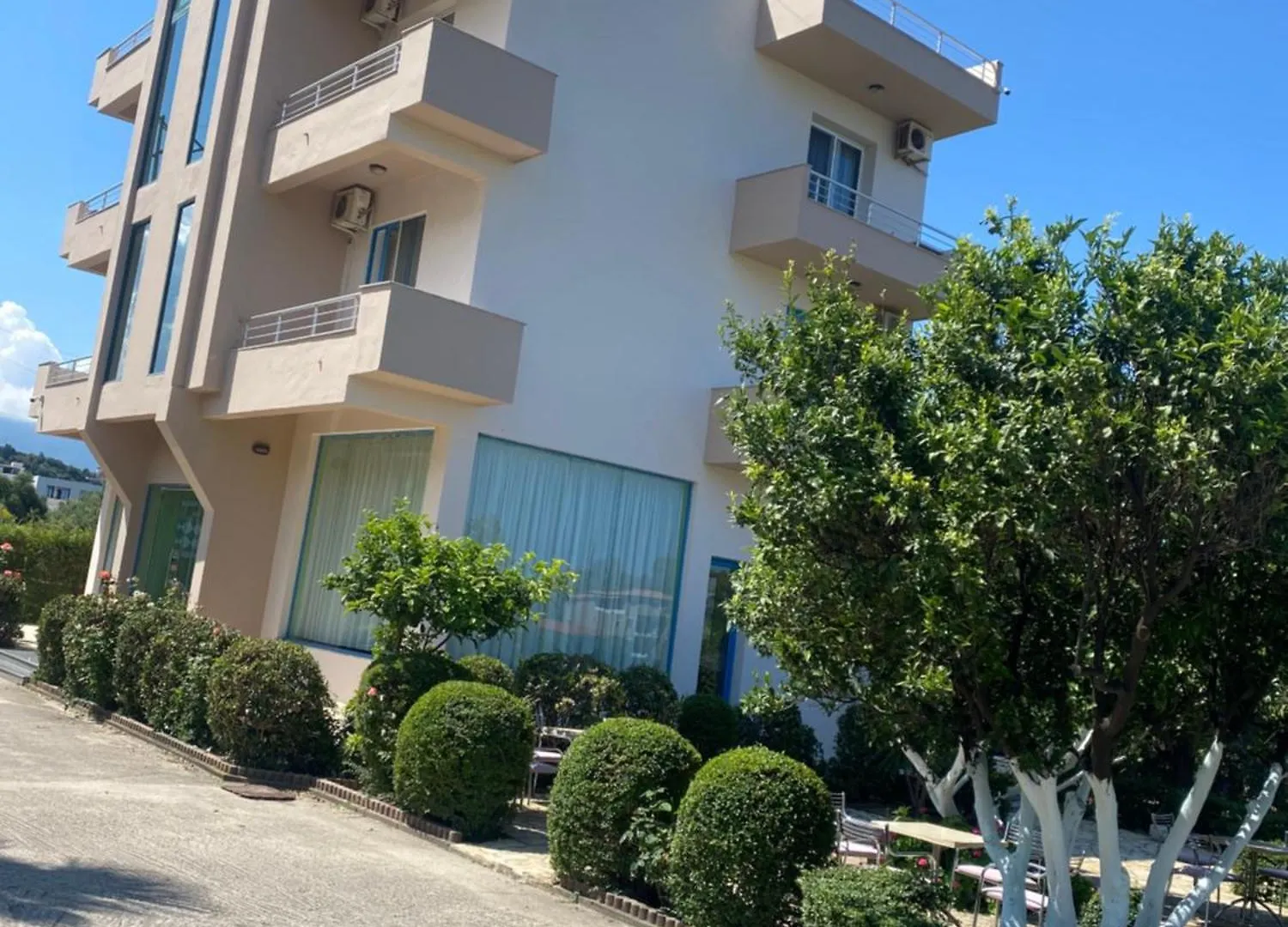 게스트하우스 Hotel Dini Radhimë