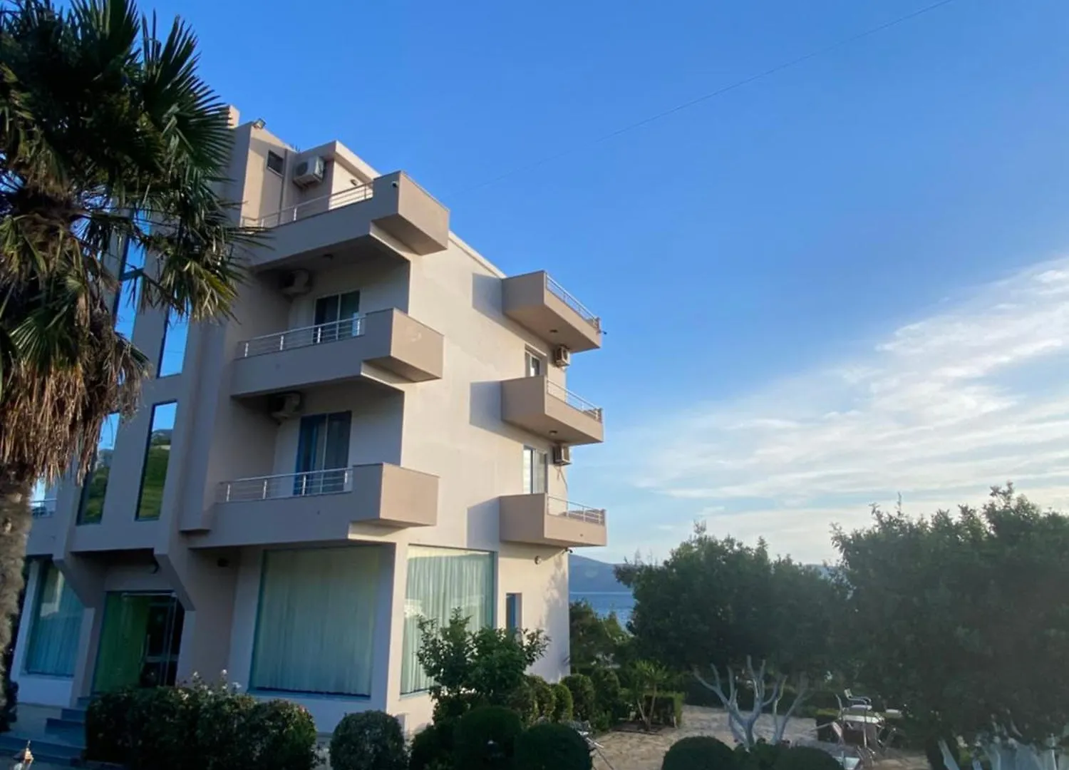 Radhimë Hotel Dini 0*,  אלבניה