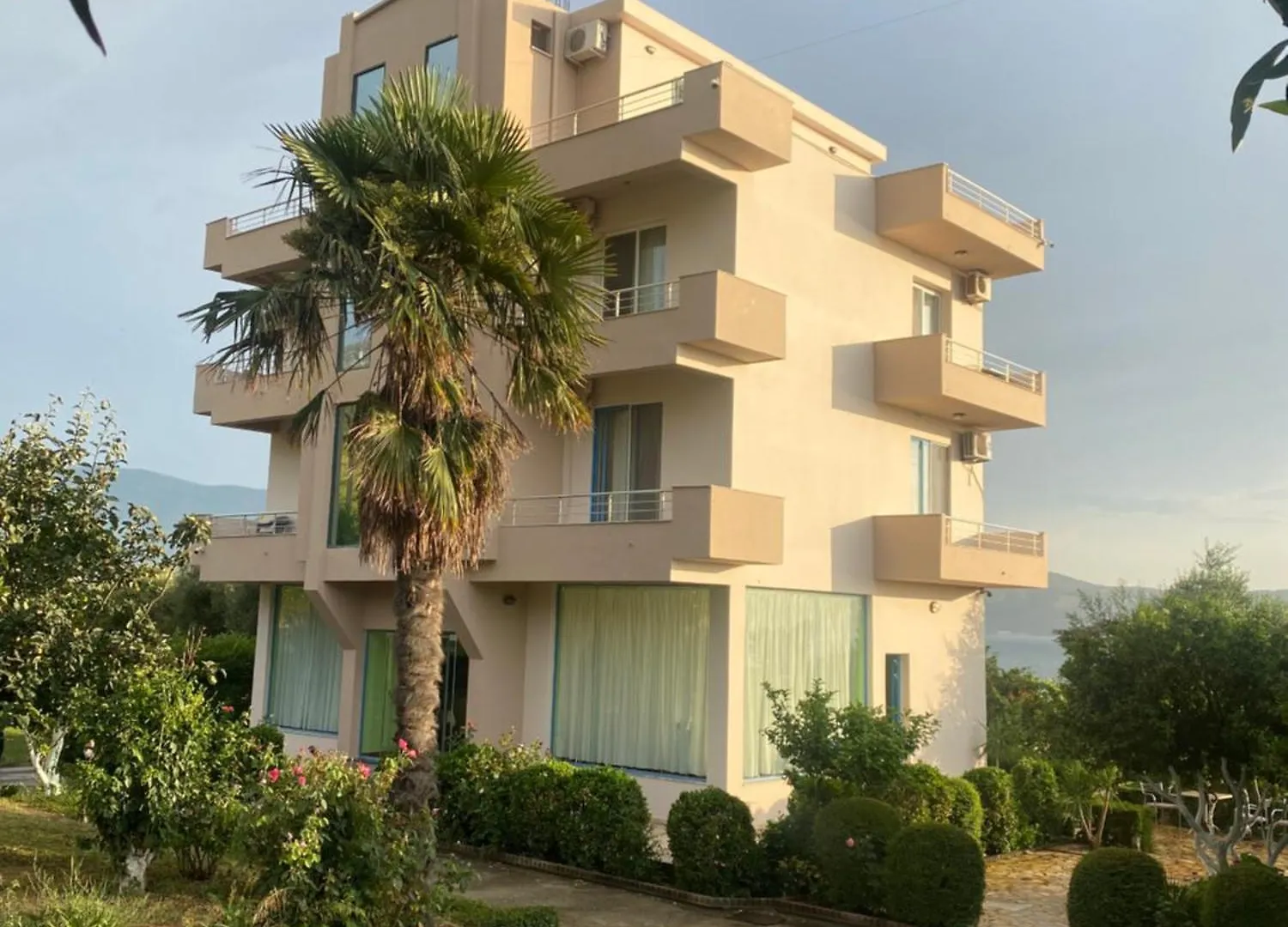 Hotel Dini Radhimë