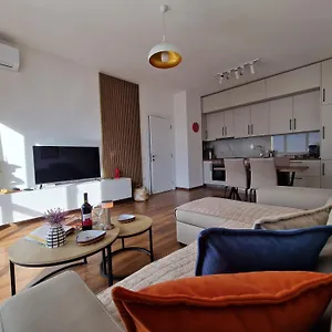 Red & White Palace Appartement Tirana